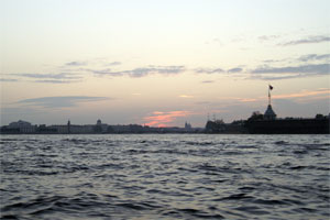 Die Neva in der Abendsonne